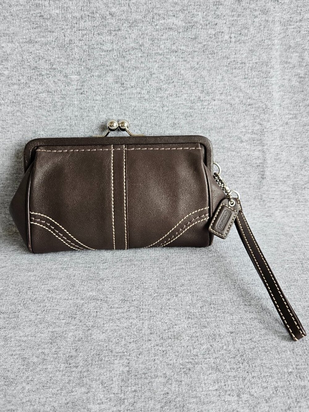 Coach Soho Brown Stitched Leather Framed Kisslock Wristlet Clutch Wallet